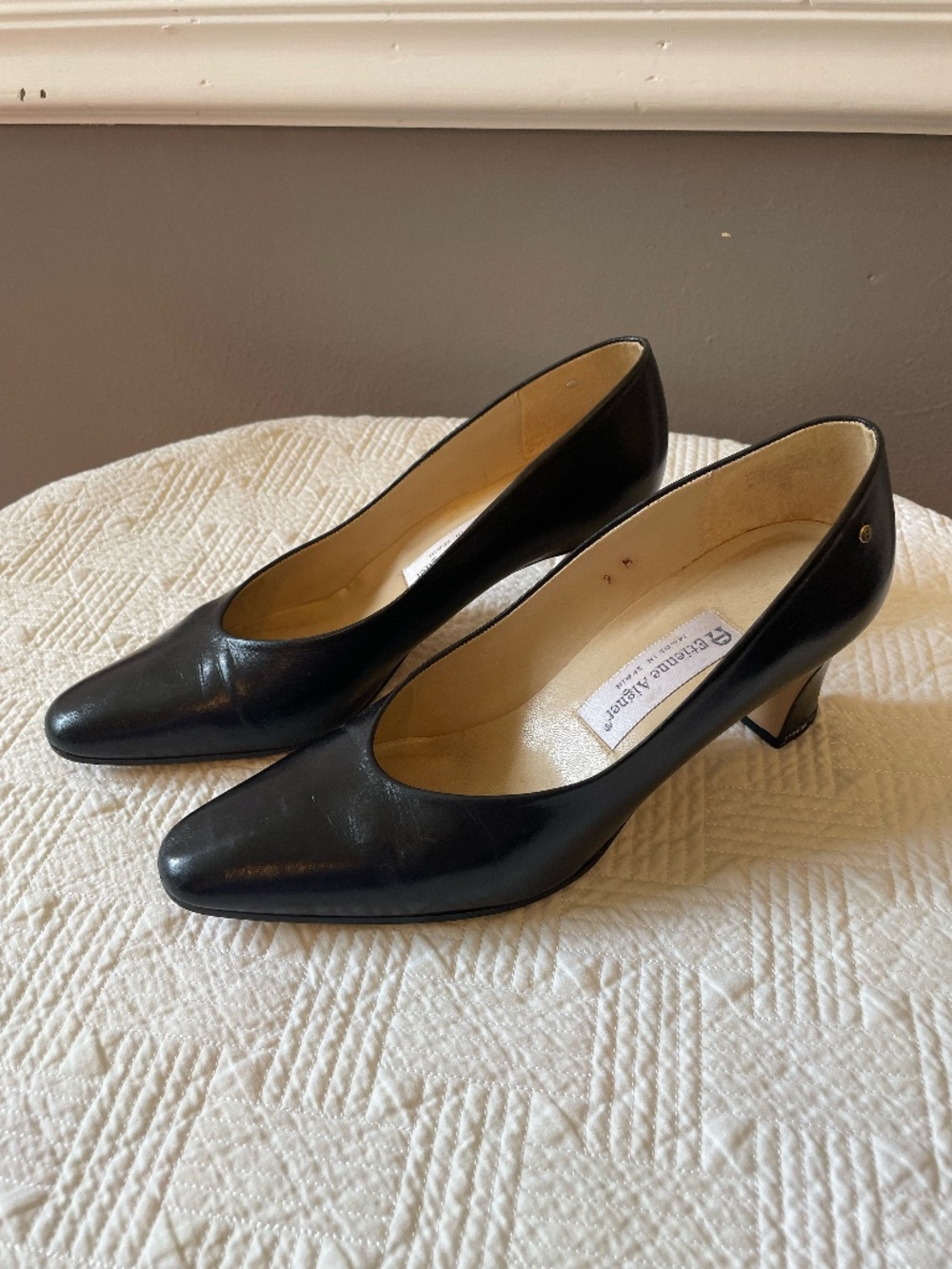 Etienne Aigner vintage Taylor black leather heels size 9